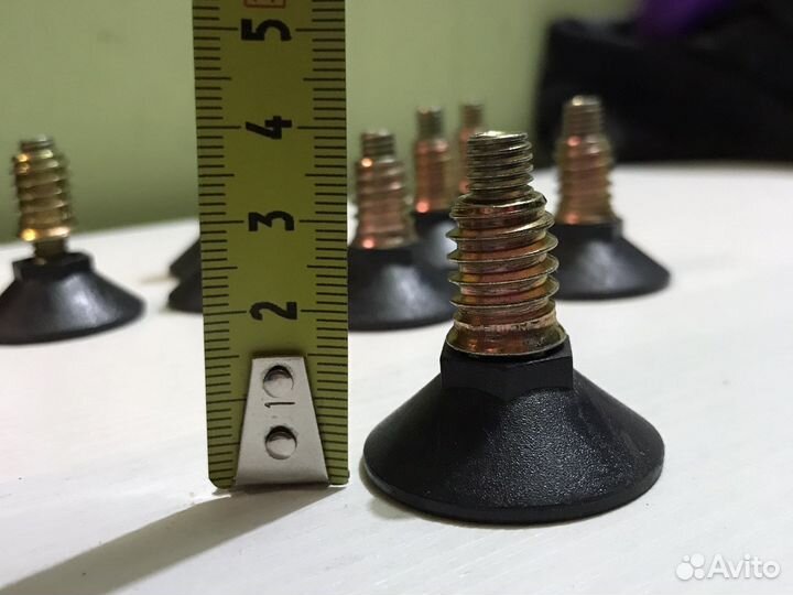 Опора мебельная регулируемая