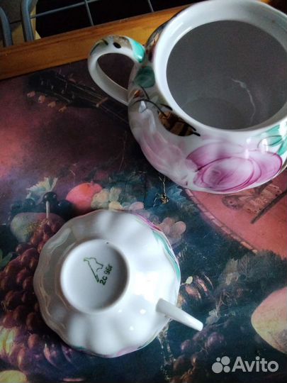 Сахарница, молочник и чашки Дулево