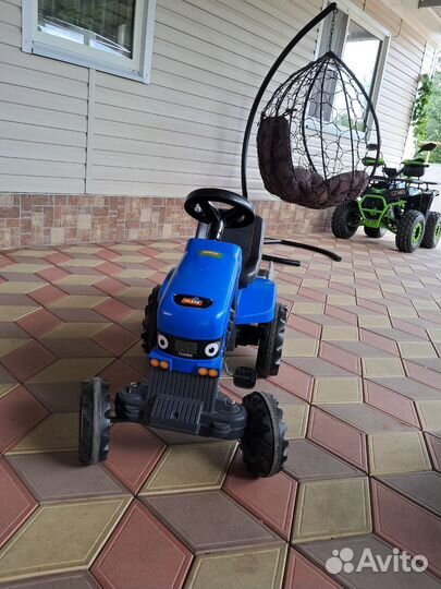 Детский трактор с педалями