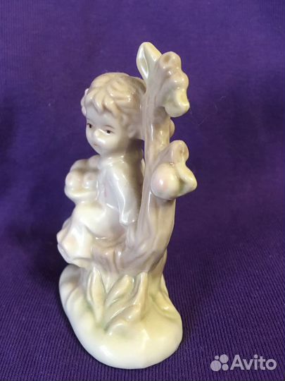 Статуэтка фарфоровая 