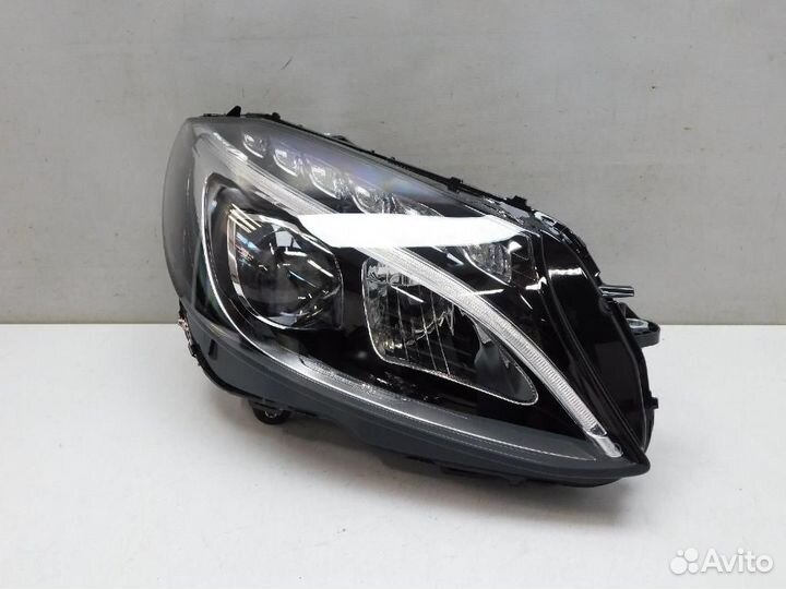 Фара правая Mercedes-Benz C-Class