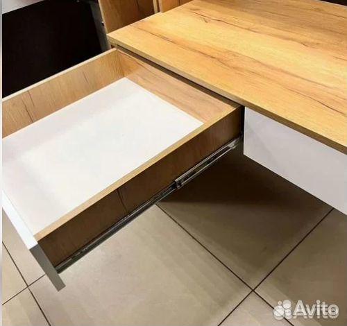 Сэлфи компьютерный стол 1500