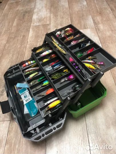 Ящик для рыболовных снастей трехсекционный