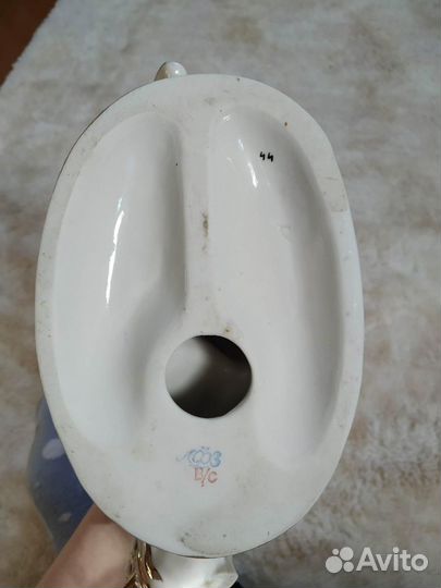 Фарфоровая статуэтка Конь