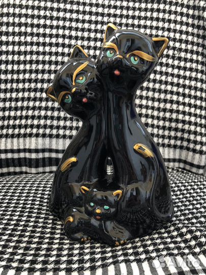 Фигурка - копилка - семейство кошек