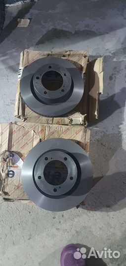 Передние тормозные диски, колодки