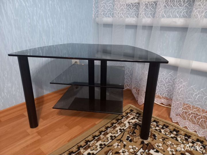 Стеклянный столик