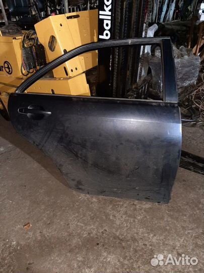 Задняя правая дверь камри 40
