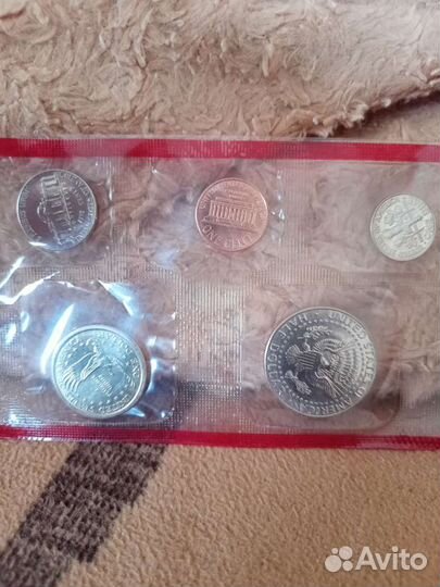 Годовой набор монет США 2001 года и 5 квотеров
