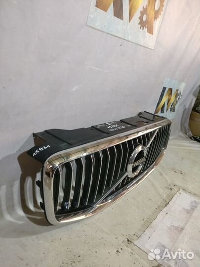 Вольво XC60 2017- Решетка радиатора 15931