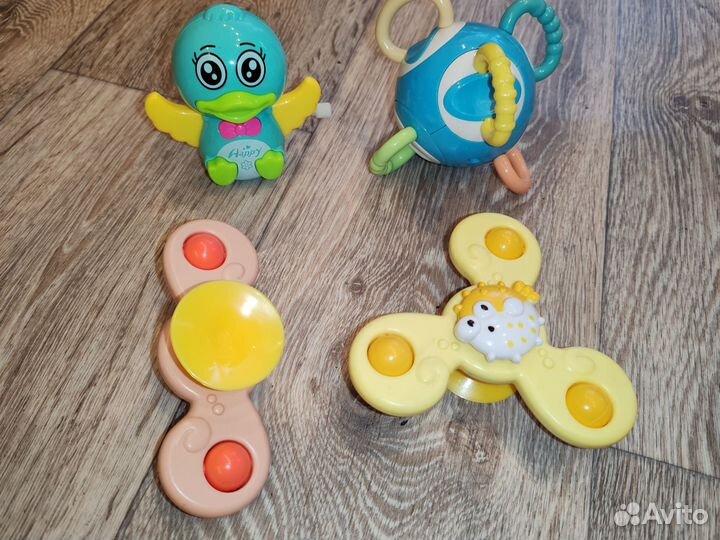 Игрушки, книжки для малышей от 3 месяцев пакетом