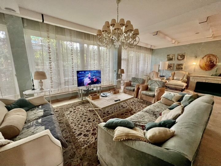 Дом 250 м² на участке 1 сот.