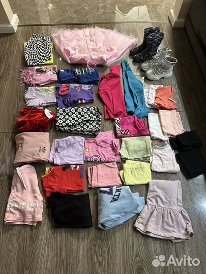 Отдам пакет вещей и обувь на девочку от 5-7 лет