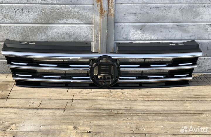 Решетка радиатора R-line Tiguan 2017