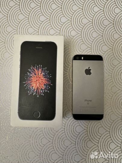 Телефон iPhone SE