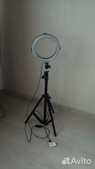 Кольцевая лампа, со стойкой