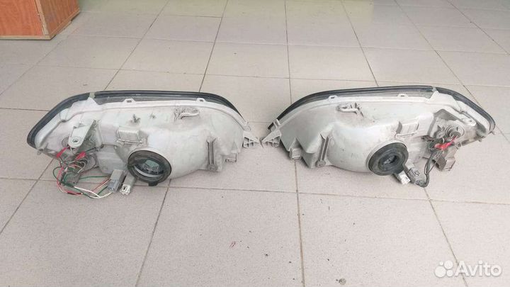 Toyota Crown фары