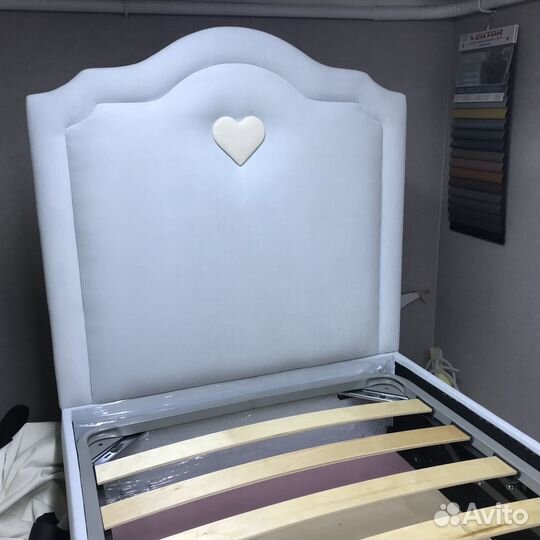 Кровать мягкая
