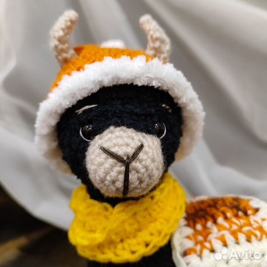 Новогодняя игрушка альпака