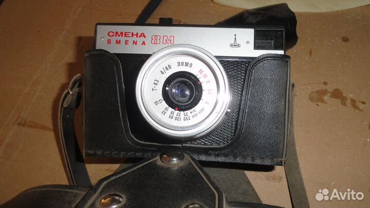 Старинная электробритва и фотоаппарат