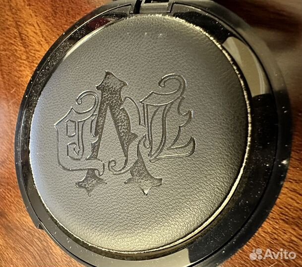 KVD Lock it blotting powder Light новая