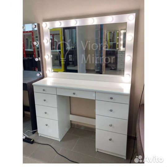 Зеркало с подсветкой лампочками гримерное