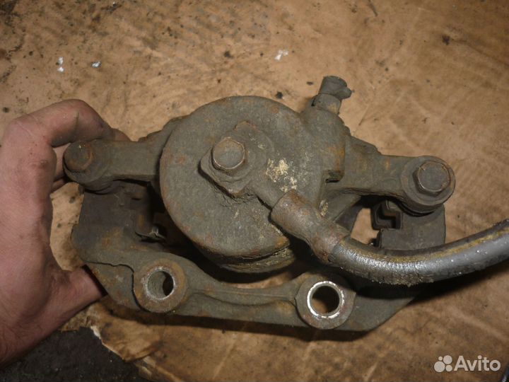 Суппорт передний правый Дэу Нексия