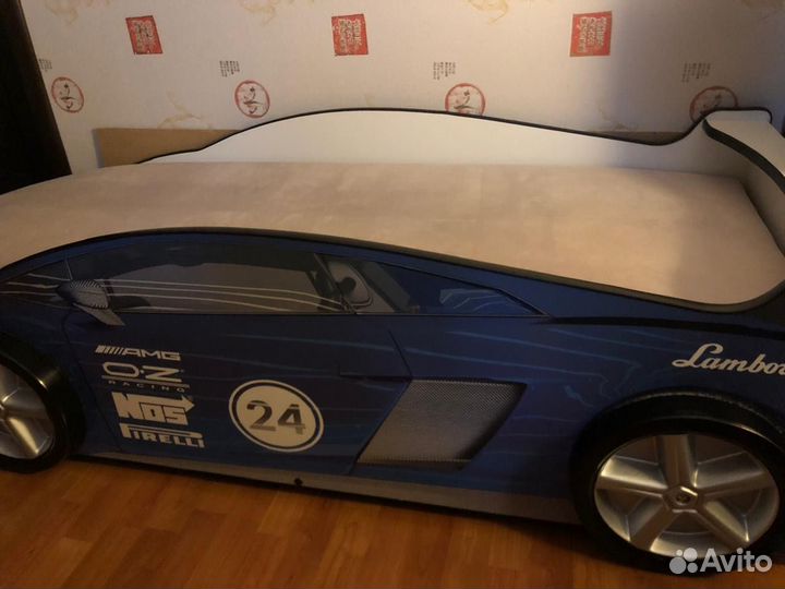 Детская машина-кровать с подъемным механизмом