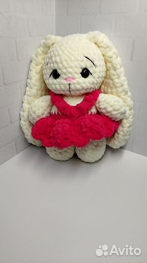 Вязанная игрушка зайка