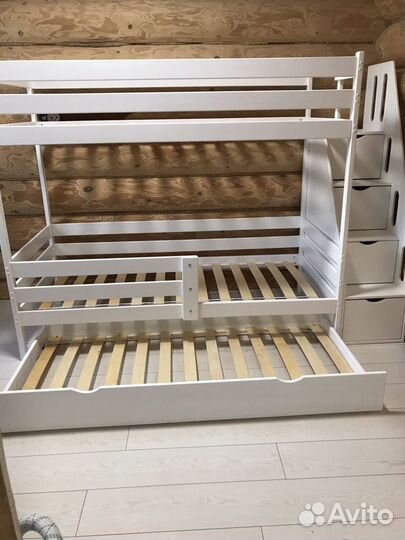 Кровать двухьярусная Август с лестницей комодом