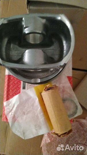 Комплект поршней M272 двигатель на 3.5