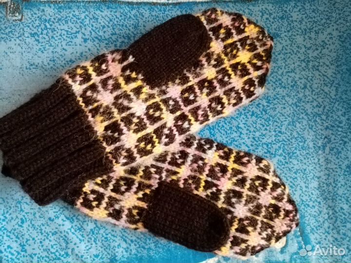 Варежки вязаные женские