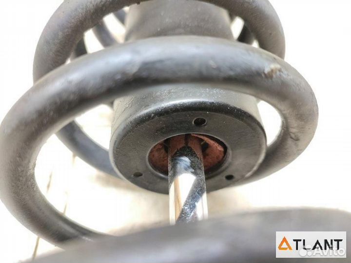 Стойка задняя правая toyota sienta