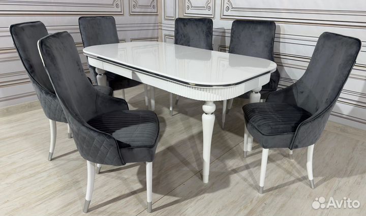 Стол со стульями