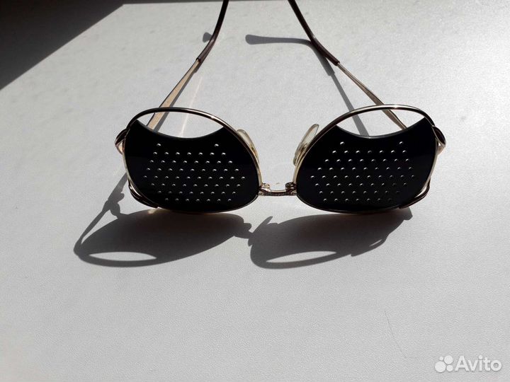 Очки с перфорацией лечебные