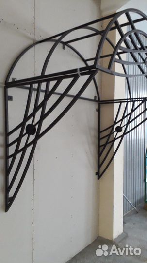 Козырек над дверью