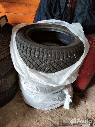 Nitto Therma Spike 215/65 R16 98T