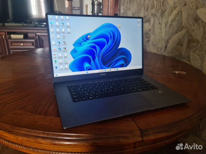 Продам Honor Magicbook 15 5500u 16 gb. 512 gb