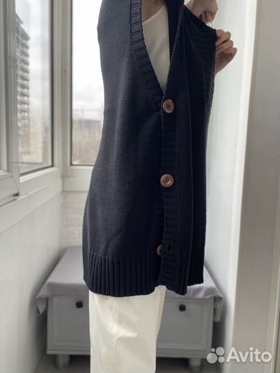 Жилетка черная