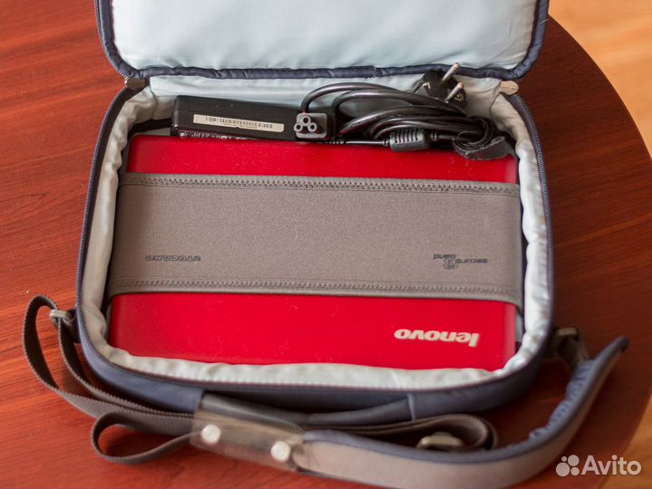 Нетбук Lenovo c крутой сумкой