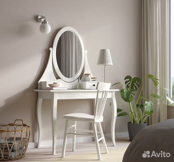 Туалетный столик с зеркалом и ящиками IKEA