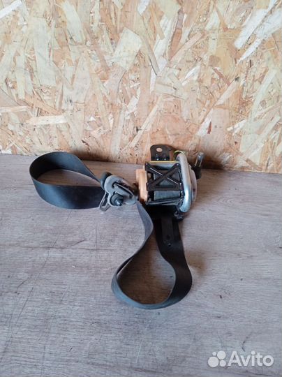 Ремень безопасности передний Nissan Navara D40