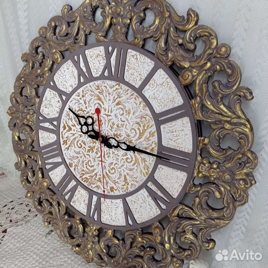 Большие интерьерные часы с золотой поталью