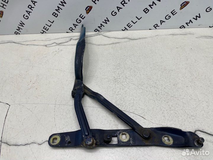 Петля крышки багажника правая Bmw E38