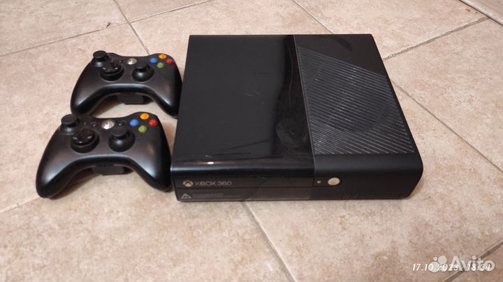 Xbox 360 с дисками