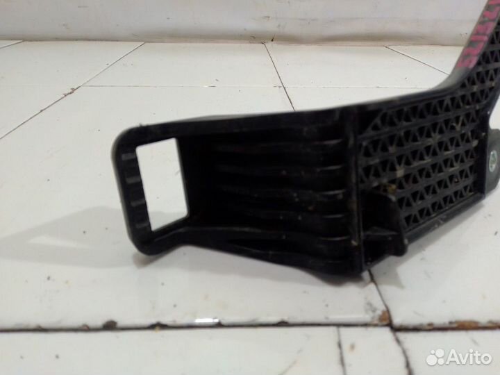 Кронштейн левый (Kia Quoris)