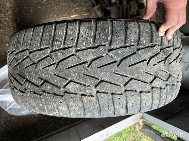 Nokian Tyres Hakkapeliitta 7 215/55 R17 98