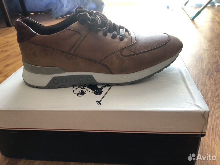 Кроссовки uspa