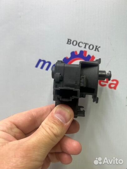 Замок лючка бензобака Skoda Yeti 1.2 cbzb 2010