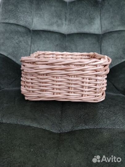 Квадратная плетёная коробка